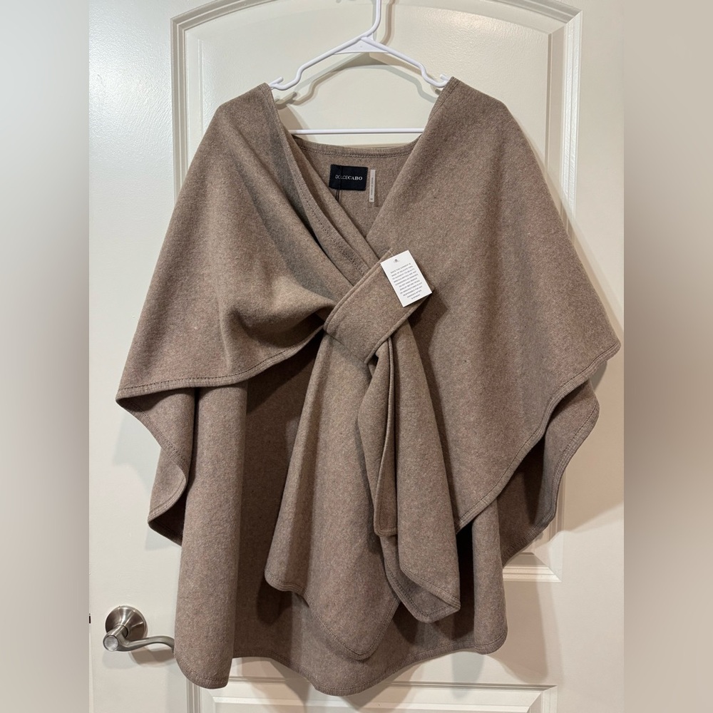NWT Dolce Cabo Cara Interlock Wrap - Taupe
